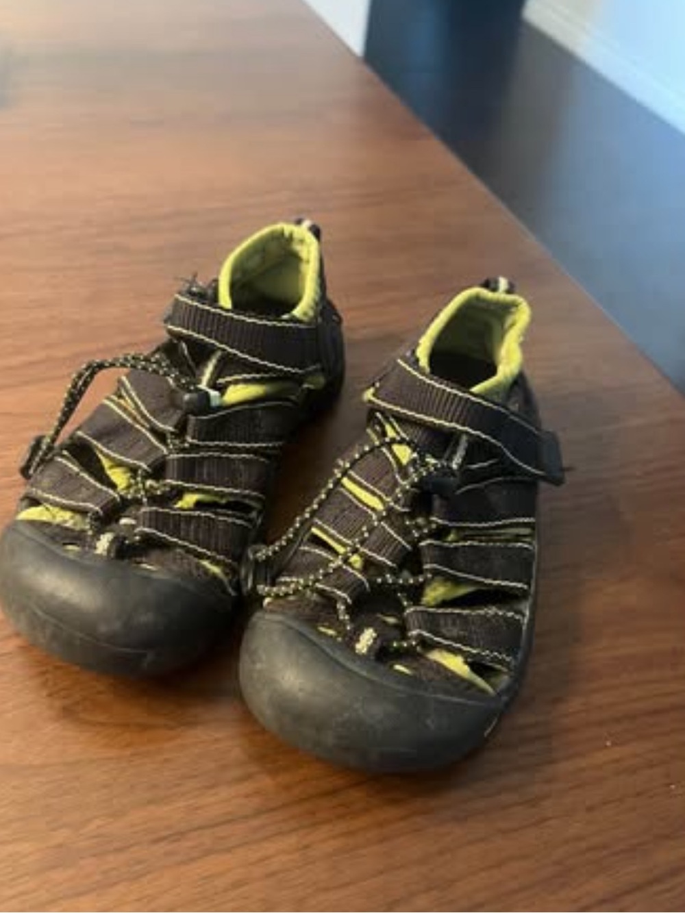Keen Kids Closed-Toe Sandals in Black with Lime